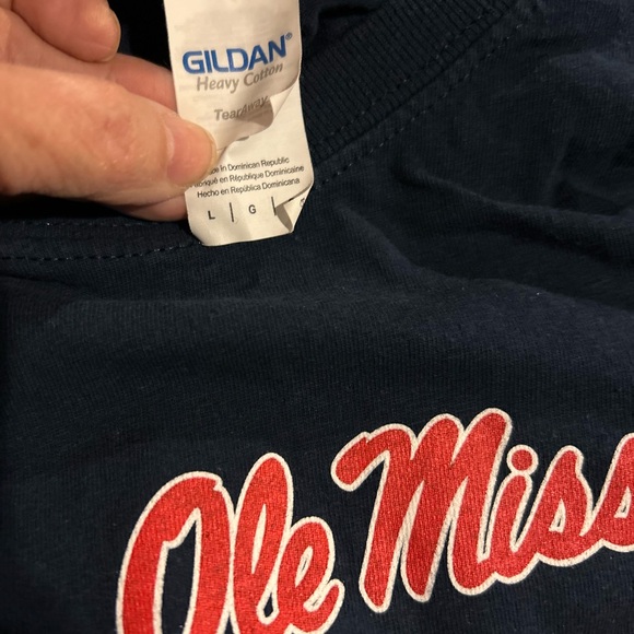 Gildan Ole Miss University of Mississippi Rebels t shirt - Picture 3 of 3